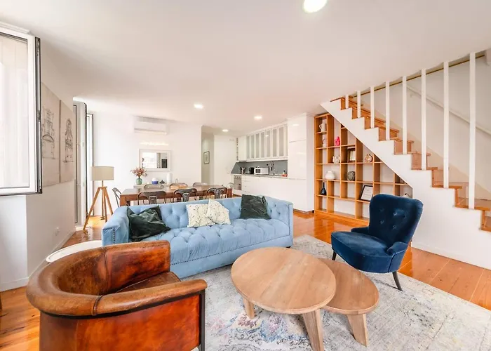 Spacious Penthouse Duplex W Castle Views