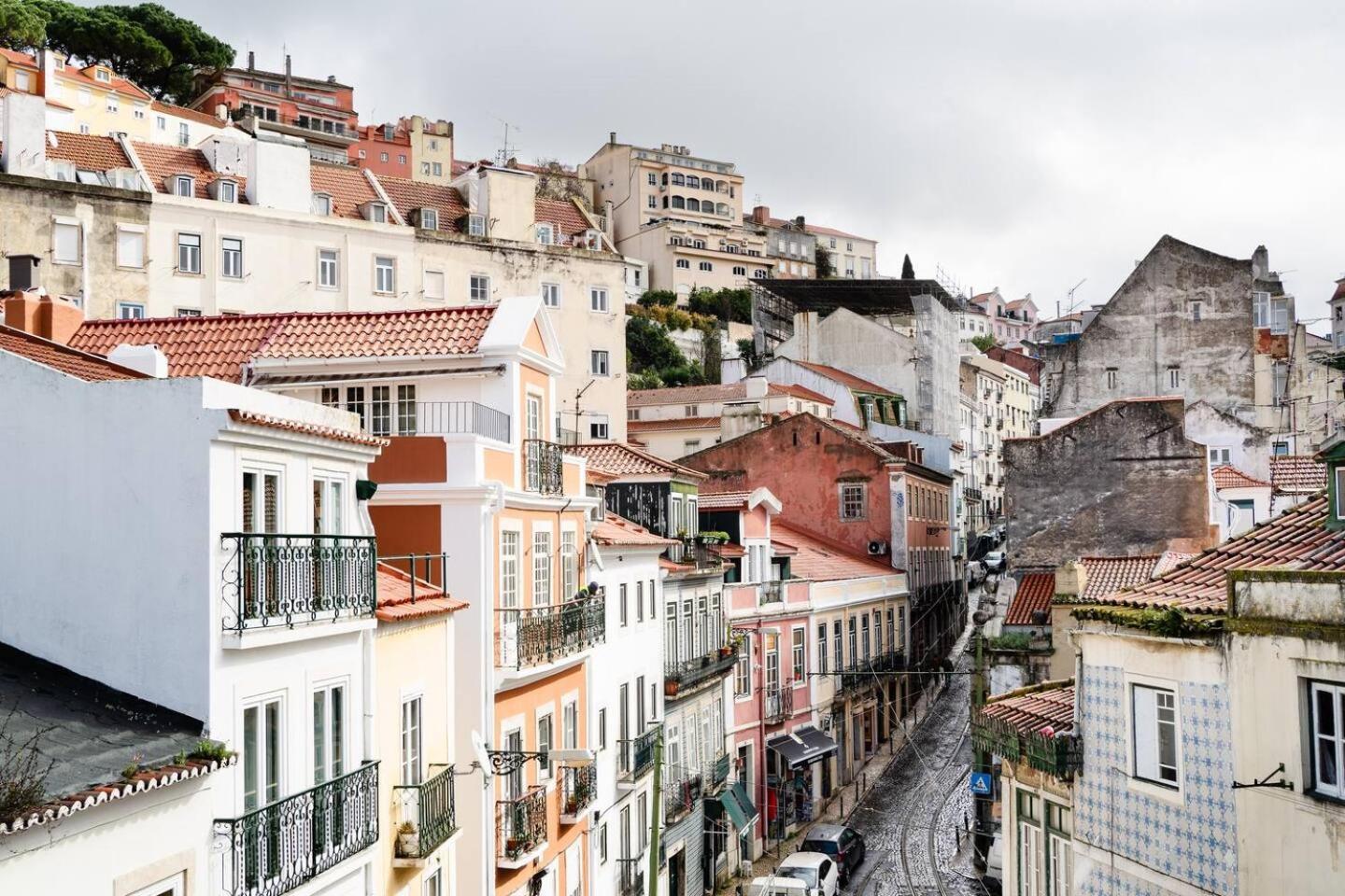 Spacious Penthouse Duplex W Castle Views * Lissabon