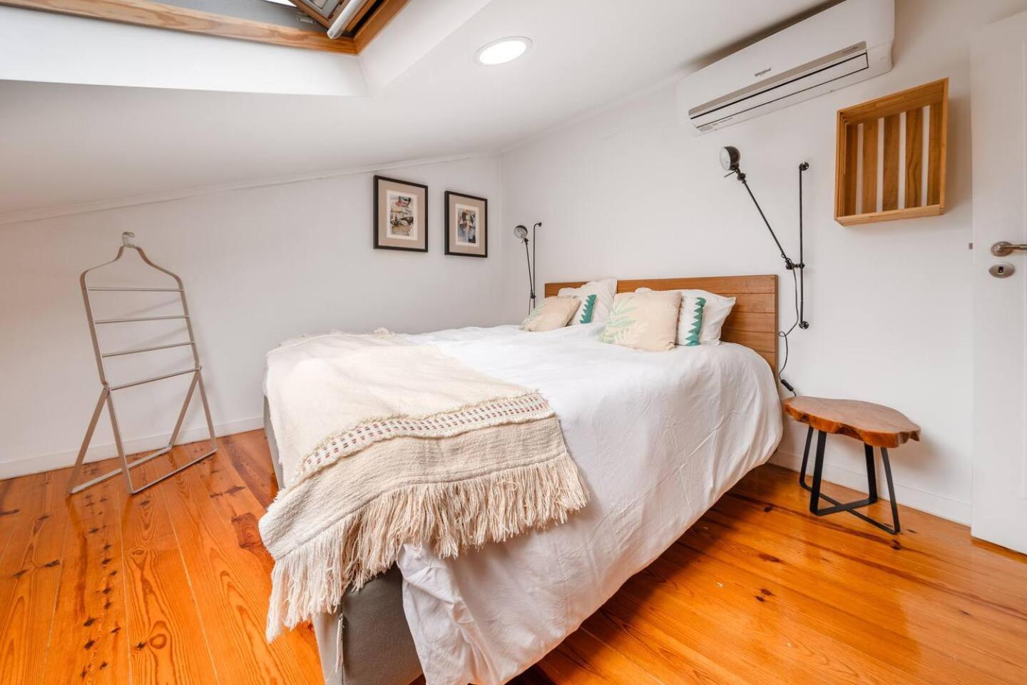 Spacious Penthouse Duplex W Castle Views Apartment Lisbon