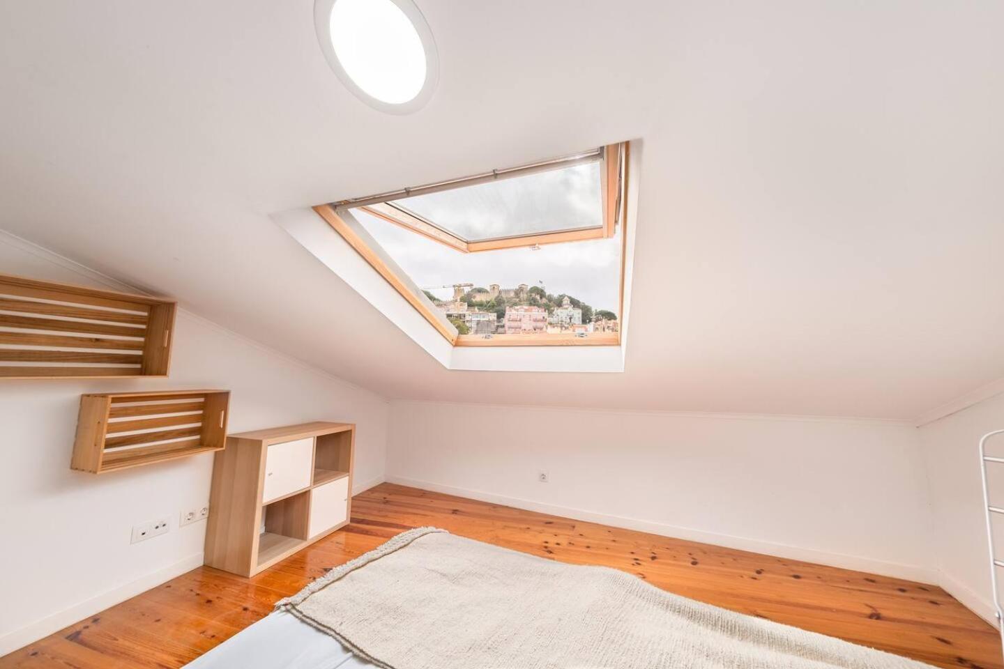 Spacious Penthouse Duplex W Castle Views * Lissabon