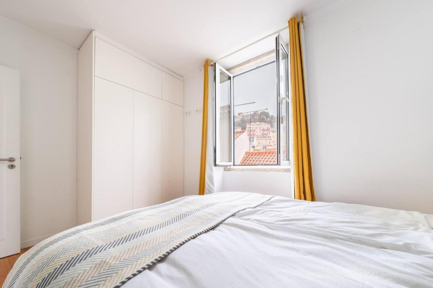 Spacious Penthouse Duplex W Castle Views Apartment *