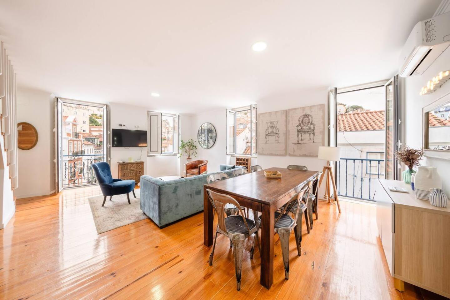 Spacious Penthouse Duplex W Castle Views Apartment